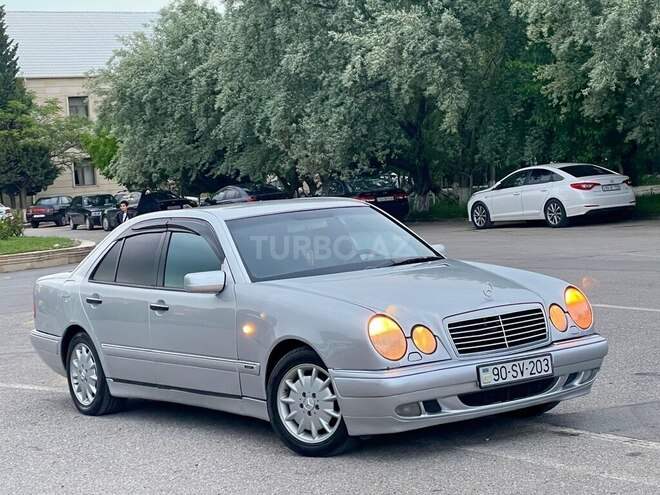 Mercedes E 240-5