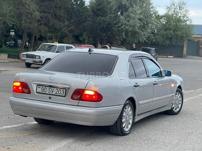 Mercedes E 240-8