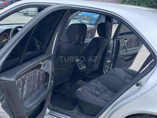 Mercedes E 240-12