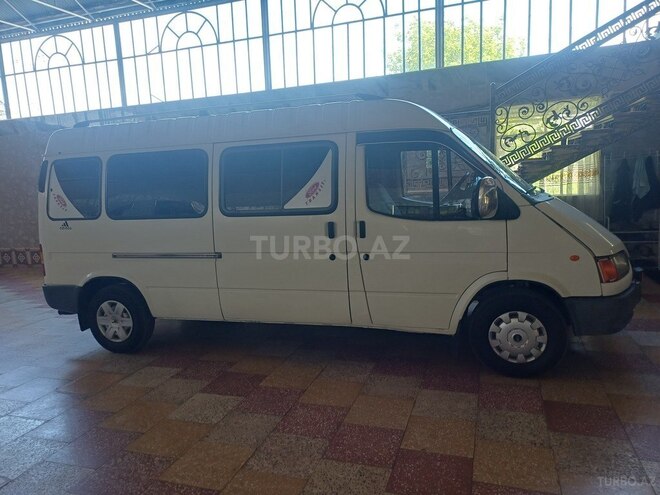 Ford Transit-9