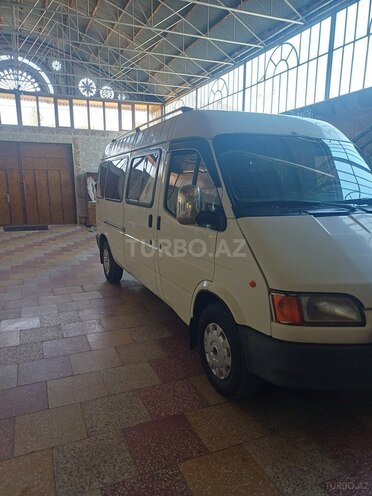 Ford Transit-3