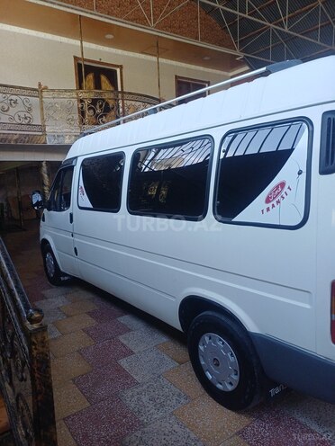Ford Transit-4