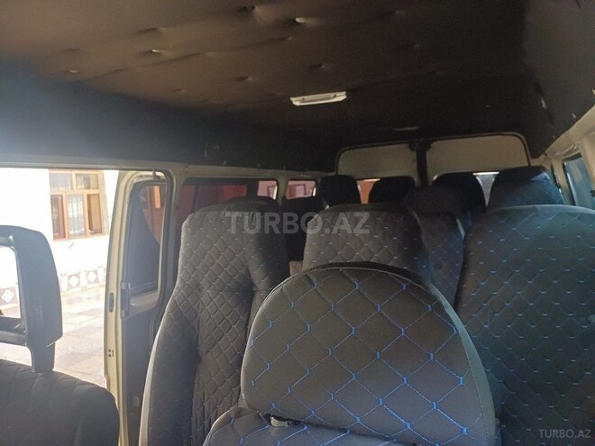 Ford Transit-8