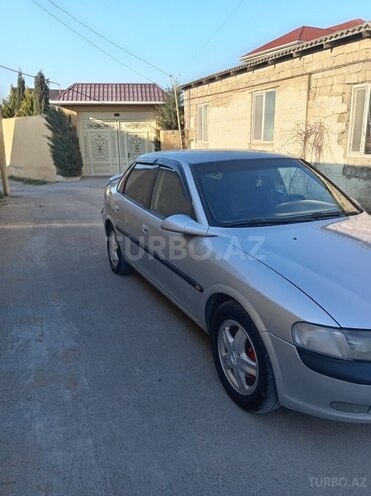Opel Vectra-4