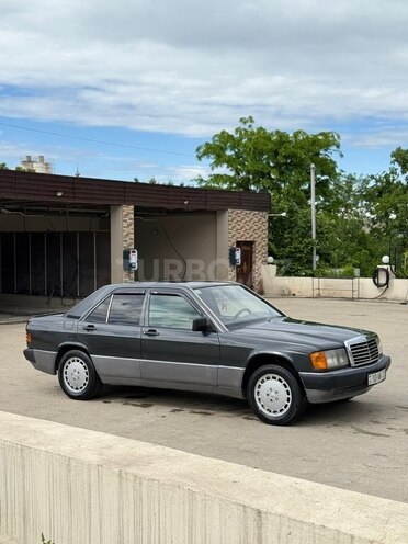 Mercedes 190-4