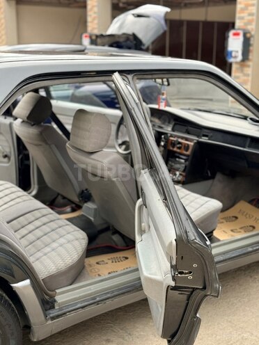 Mercedes 190-8
