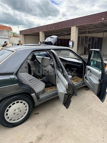 Mercedes 190-9