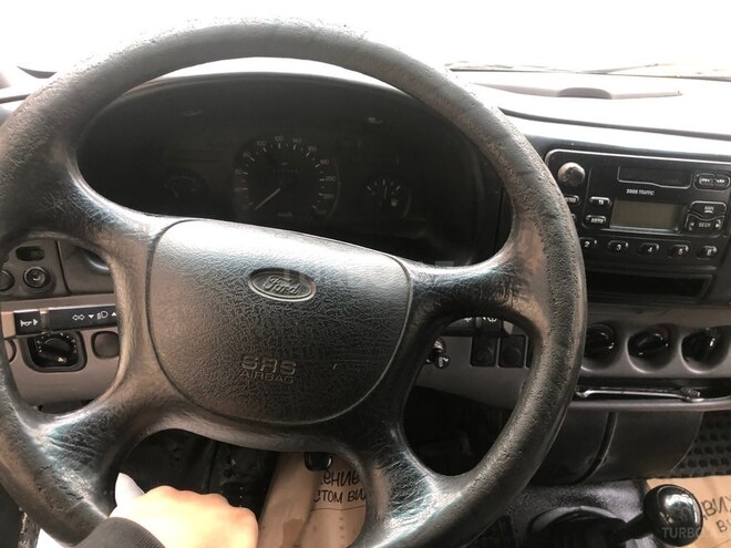 Ford Transit-12