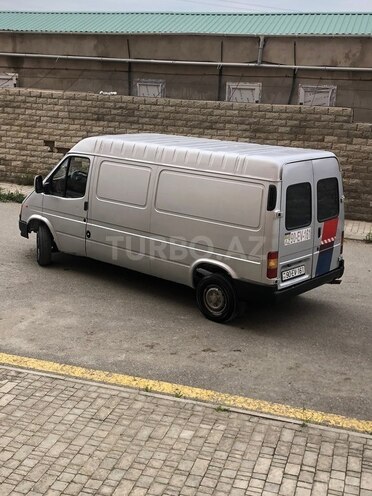 Ford Transit-20