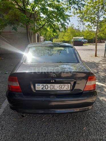 Opel Vectra-3