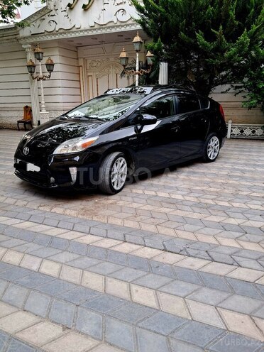 Toyota Prius-12