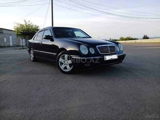 Mercedes E 240-1