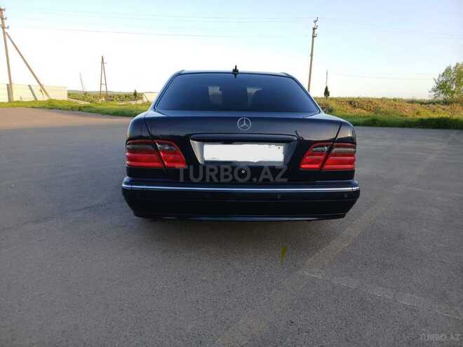 Mercedes E 240-4