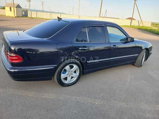 Mercedes E 240-5