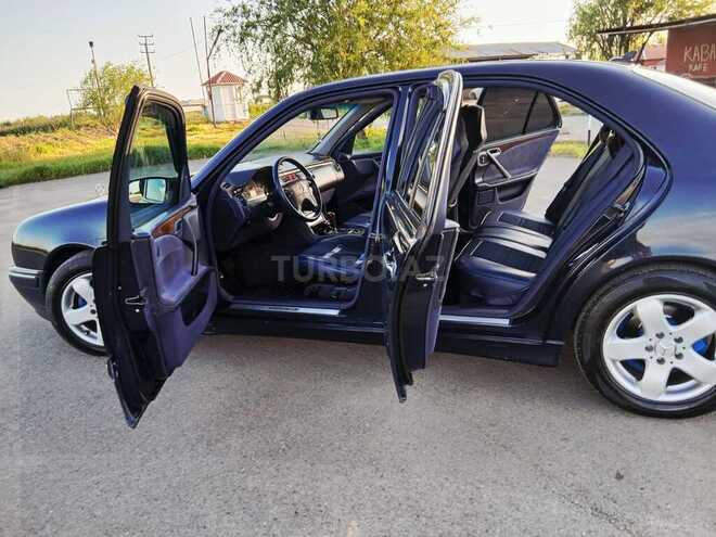 Mercedes E 240-6