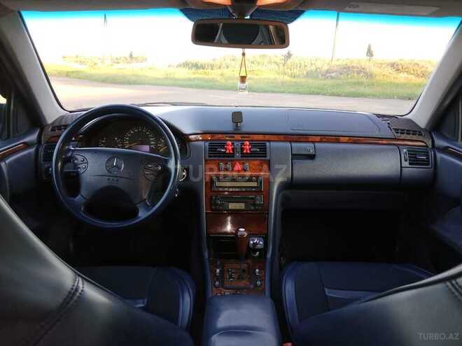 Mercedes E 240-7