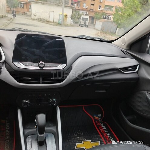 Chevrolet Onix-9