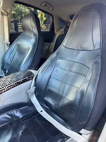 Toyota Prius-7