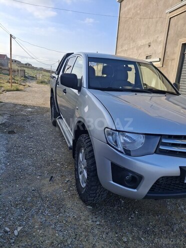 Mitsubishi L200-2