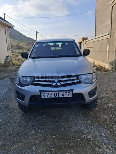 Mitsubishi L200-1