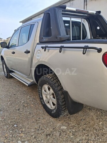 Mitsubishi L200-4