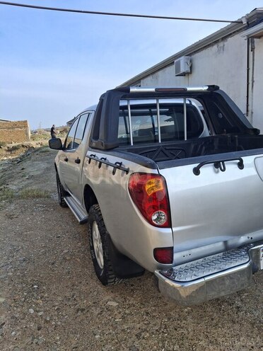 Mitsubishi L200-8