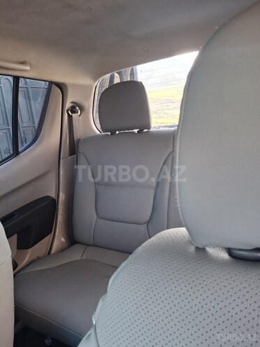 Mitsubishi L200-10