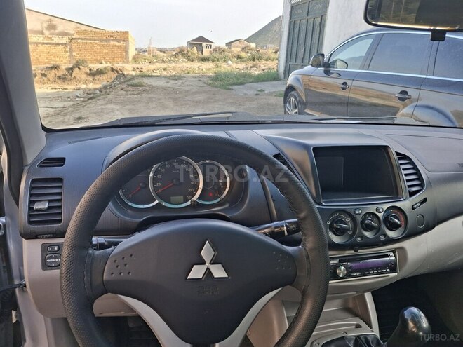 Mitsubishi L200-14