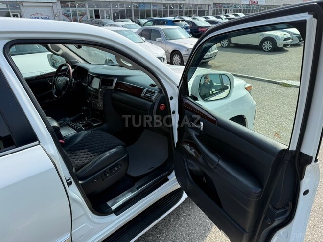 Lexus LX 570-14