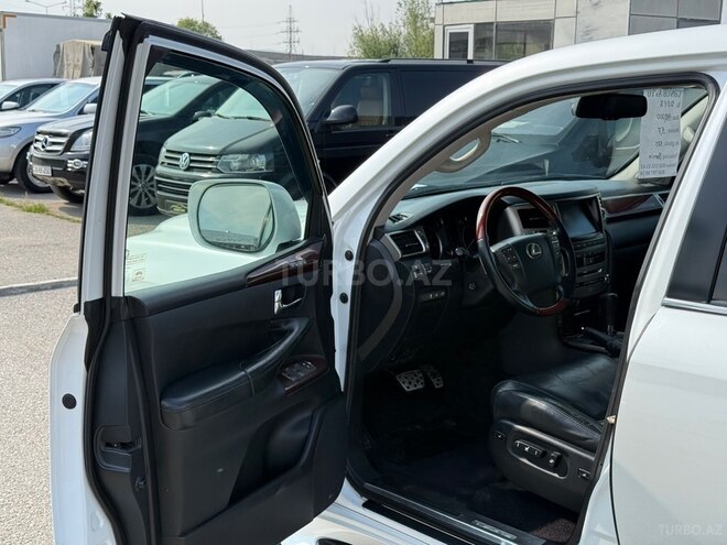 Lexus LX 570-11