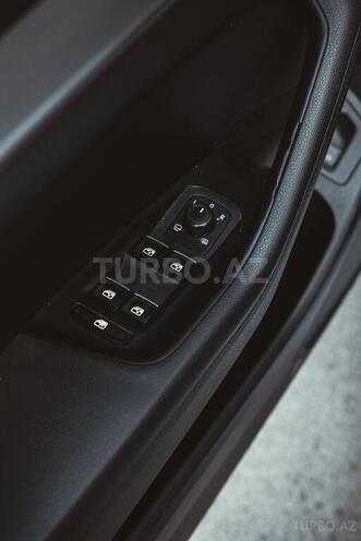 Volkswagen Passat-4