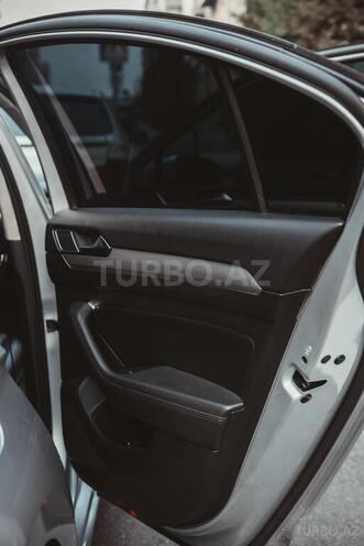 Volkswagen Passat-8