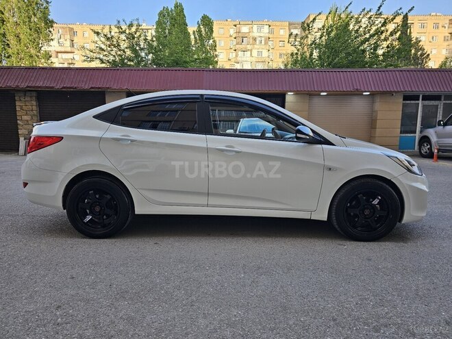 Hyundai Accent-2