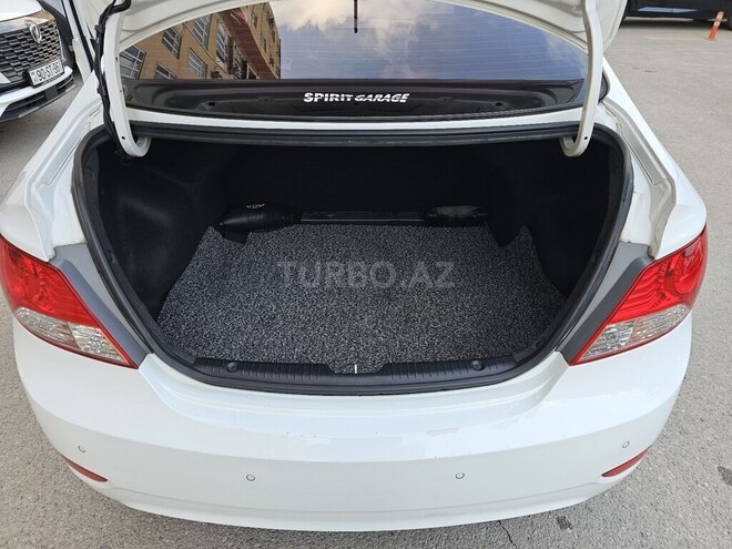 Hyundai Accent-5