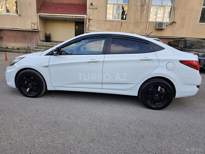 Hyundai Accent-4