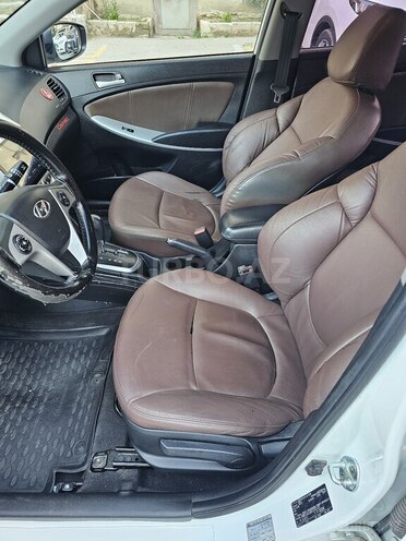 Hyundai Accent-7