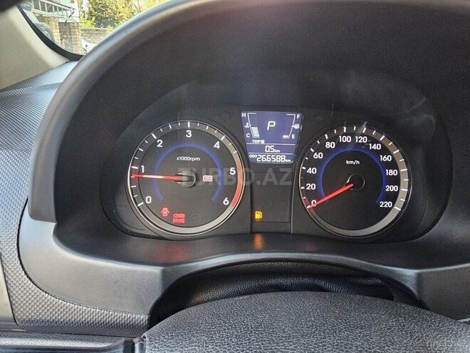 Hyundai Accent-9