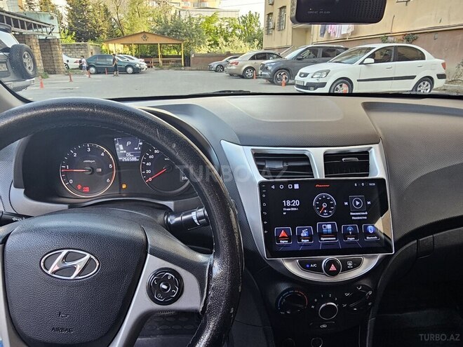 Hyundai Accent-8