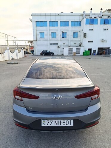 Hyundai Elantra-2