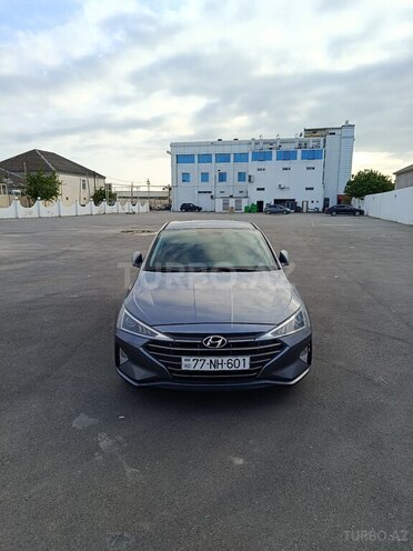 Hyundai Elantra-1