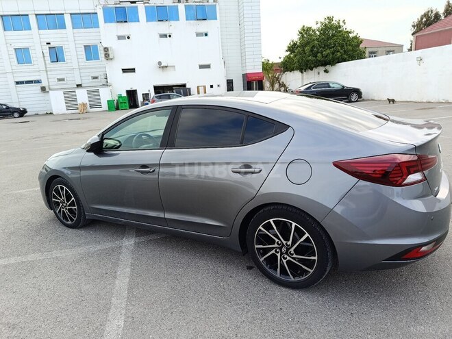 Hyundai Elantra-6