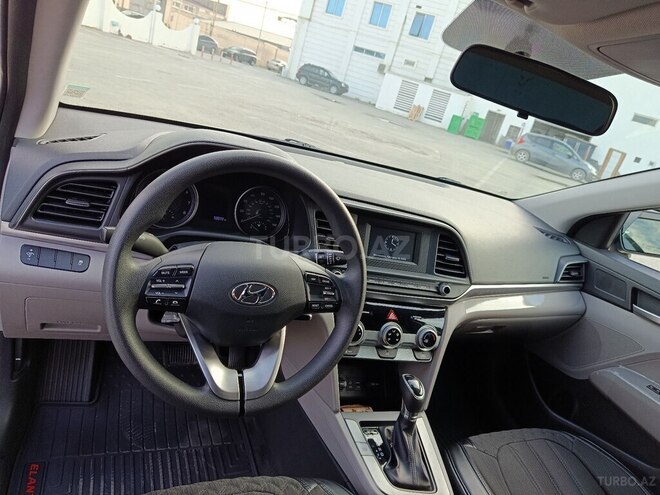 Hyundai Elantra-14