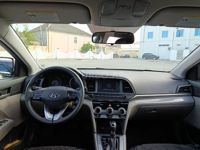 Hyundai Elantra-13