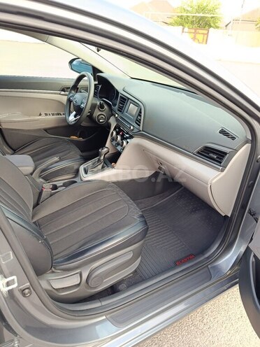 Hyundai Elantra-15