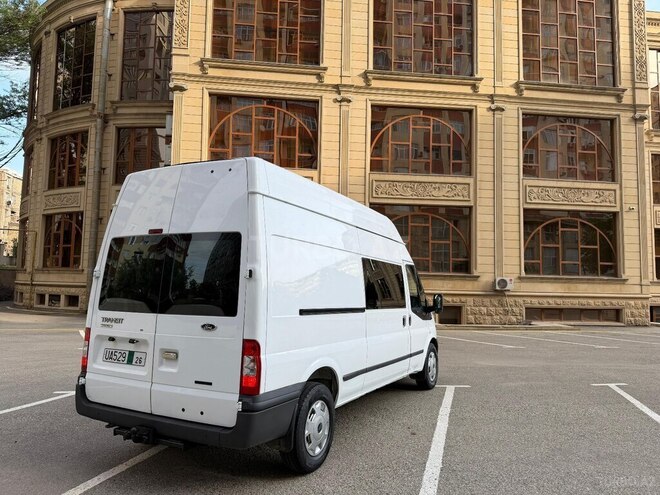 Ford Transit-7