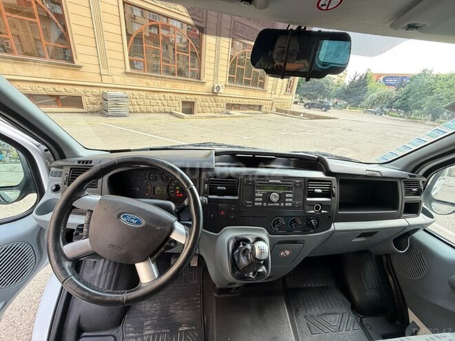 Ford Transit-18