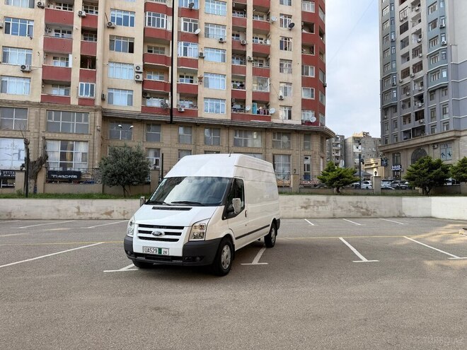 Ford Transit-8