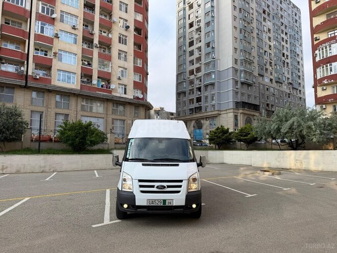 Ford Transit-12