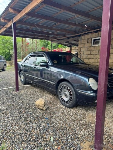 Mercedes E 270-2