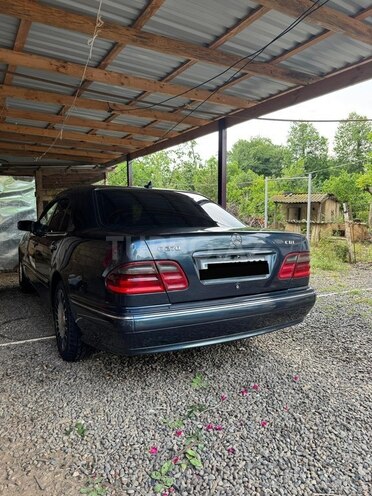 Mercedes E 270-3